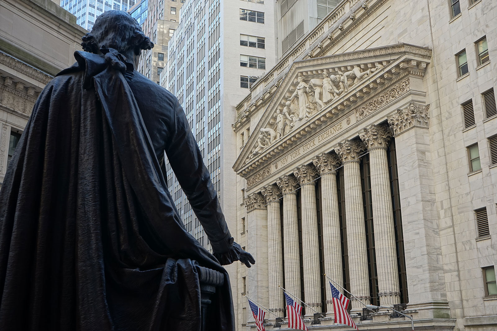 B2i-Digital-Featured-Conference_Benchmark-13th-Annual-Discovery-One-on-One-Conference_Front of NYSE Building